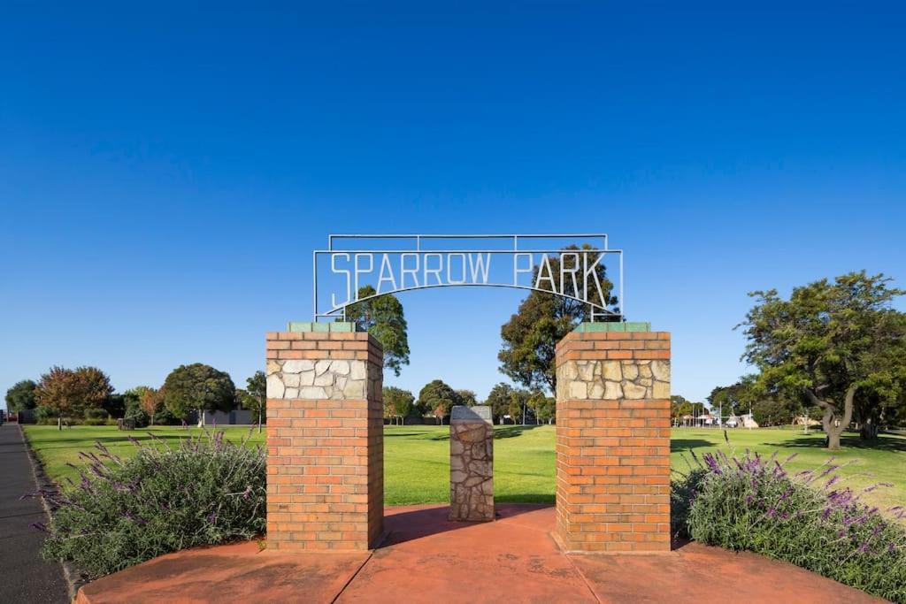 The Pix - Industrial Chic At Its Best Geelong West Luaran gambar